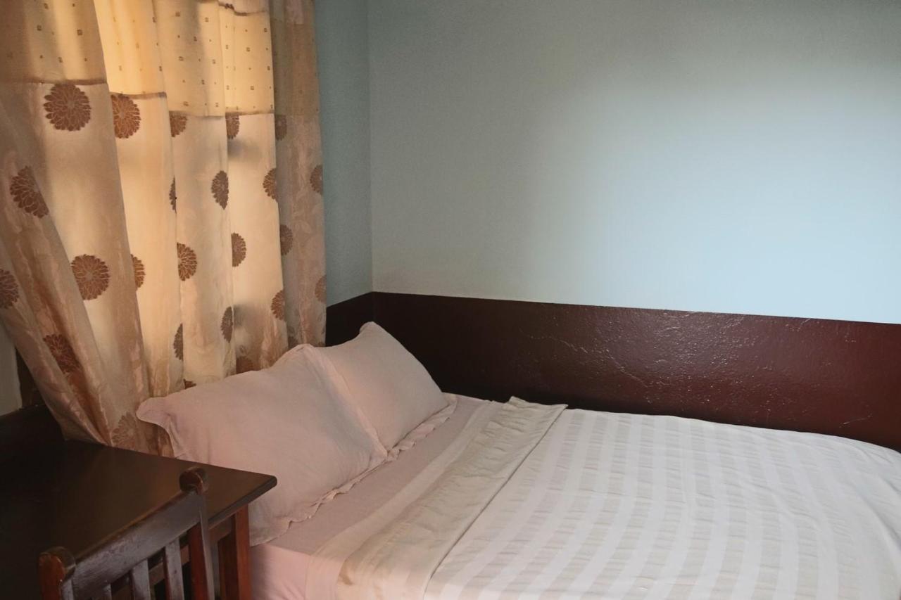 Hotel Aurore Ломе Экстерьер фото
